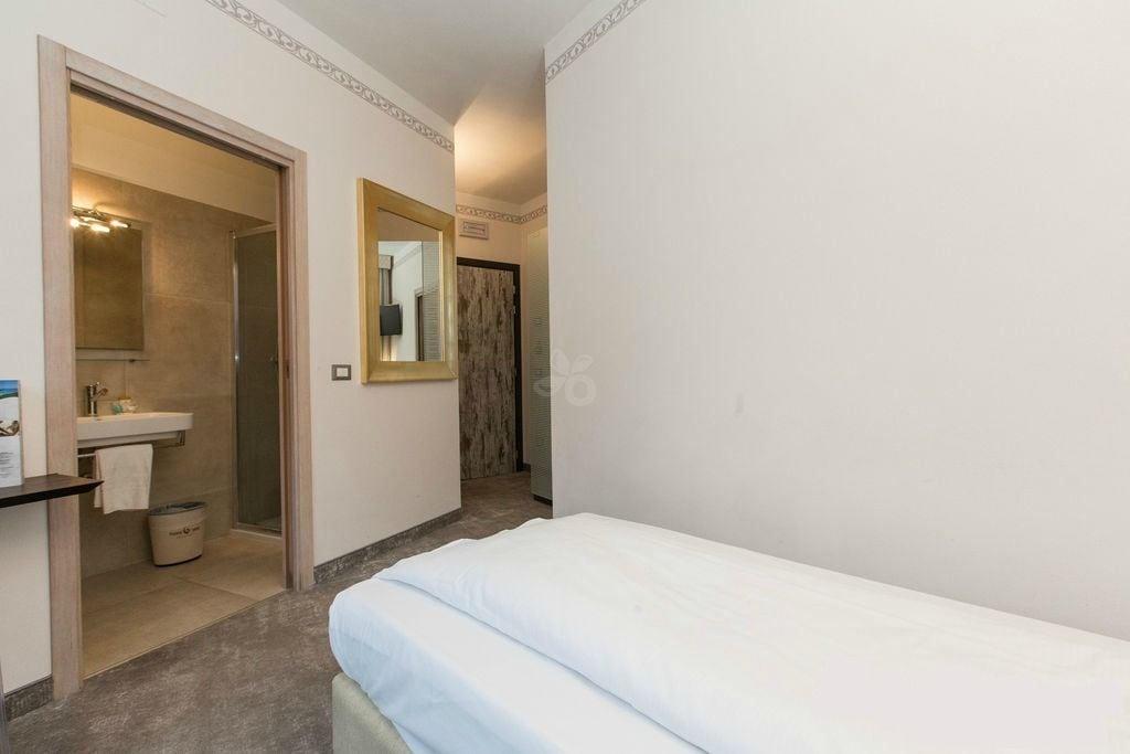 Hotel Corona Тірано Екстер'єр фото