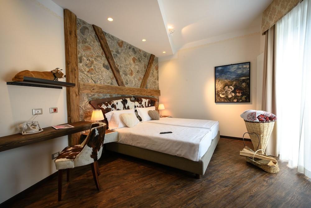 Hotel Corona Тірано Екстер'єр фото