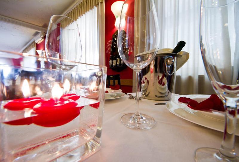 Hotel Corona Тірано Екстер'єр фото