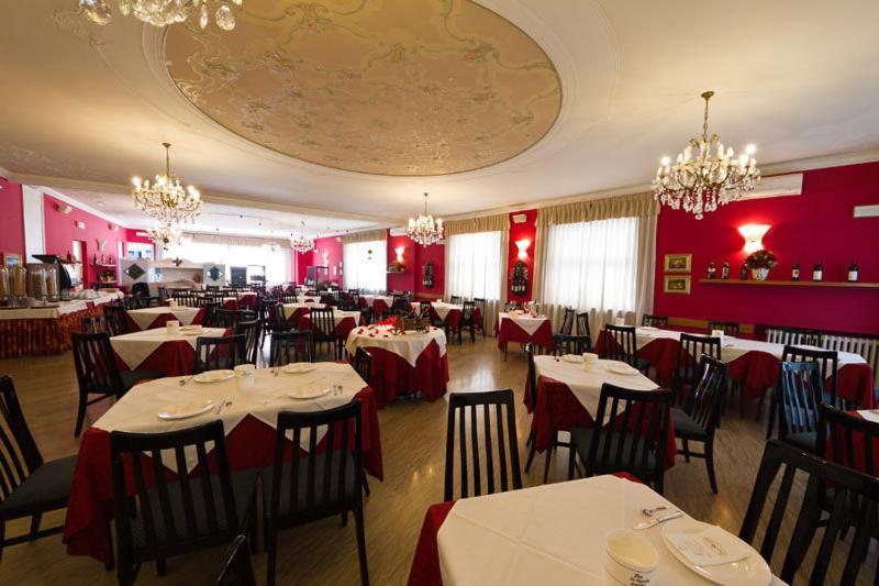 Hotel Corona Тірано Екстер'єр фото
