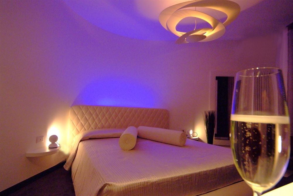 Hotel Corona Тірано Екстер'єр фото