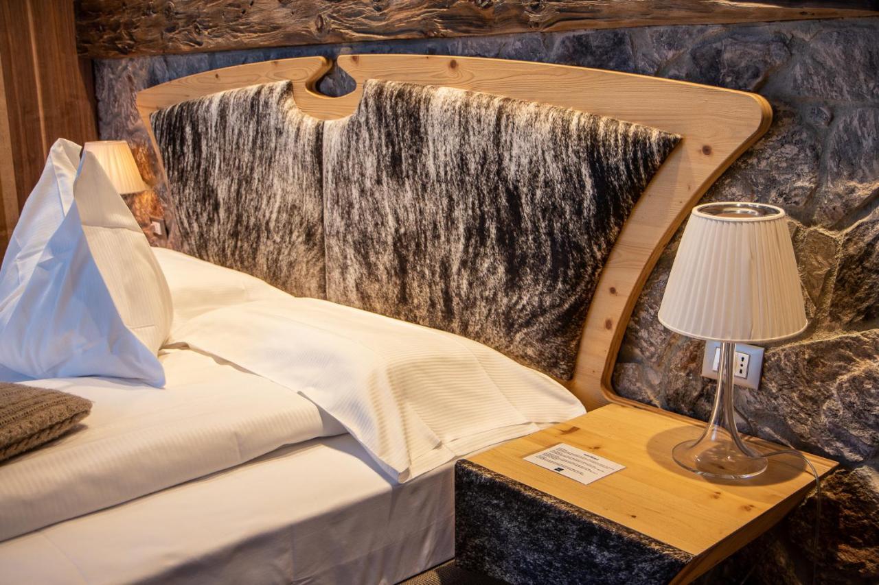 Hotel Corona Тірано Екстер'єр фото