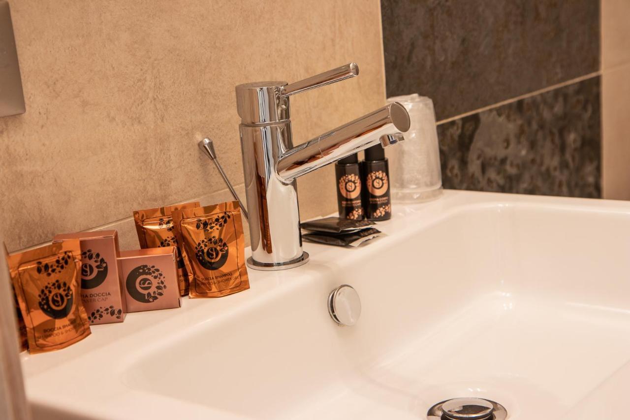Hotel Corona Тірано Екстер'єр фото