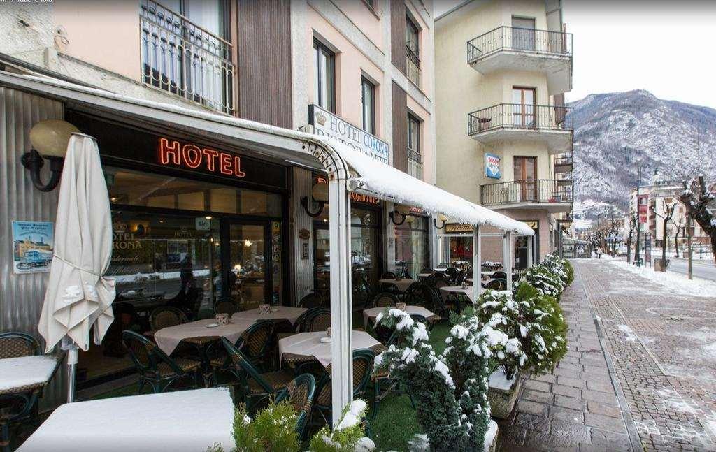 Hotel Corona Тірано Екстер'єр фото